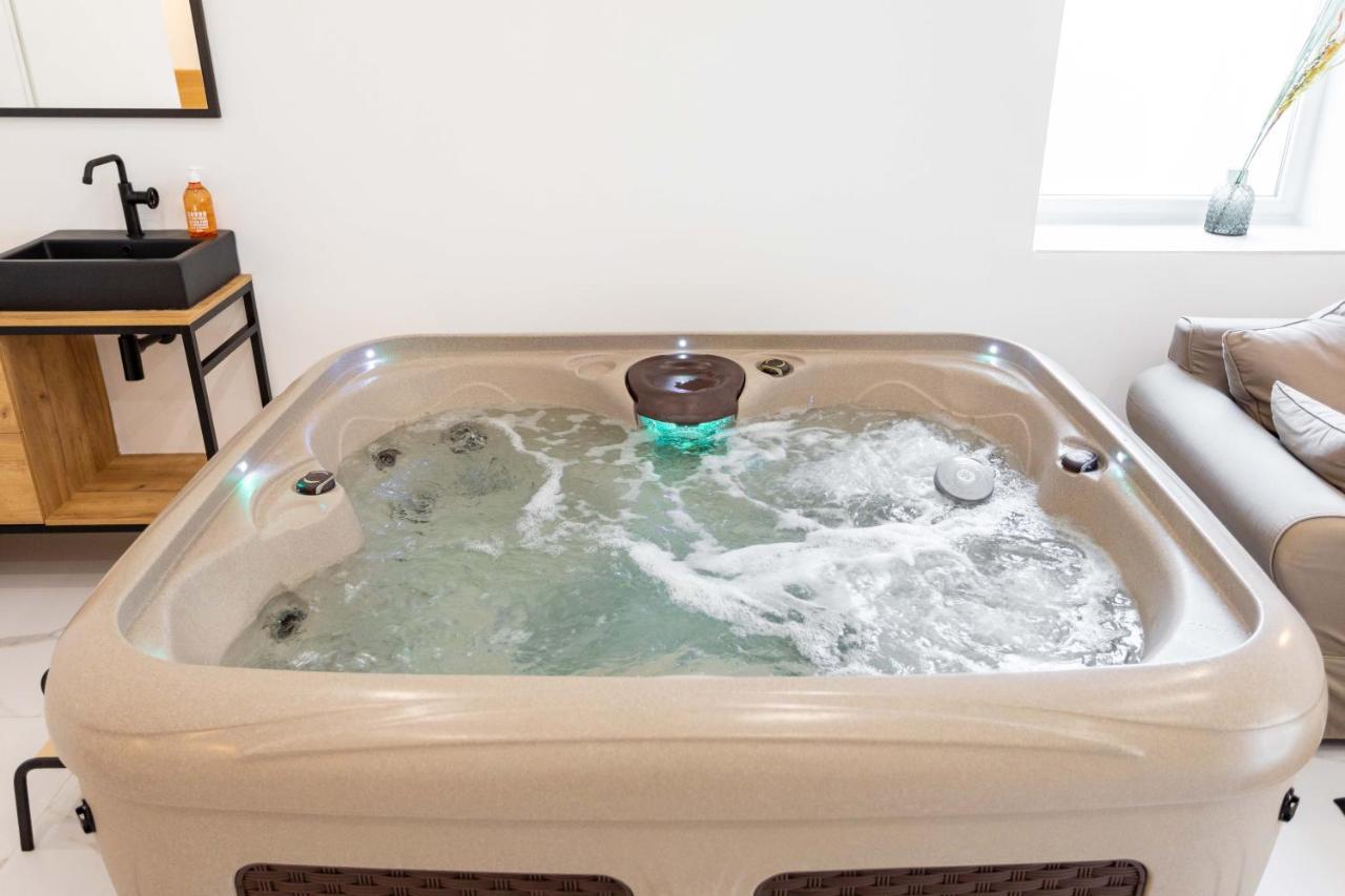 Love Room Jacuzzi Sauna Privatif مارسيليا المظهر الخارجي الصورة
