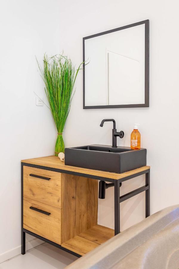 Love Room Jacuzzi Sauna Privatif مارسيليا المظهر الخارجي الصورة