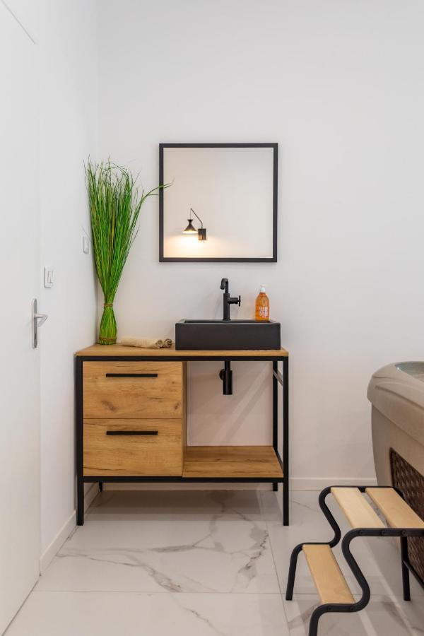 Love Room Jacuzzi Sauna Privatif مارسيليا المظهر الخارجي الصورة